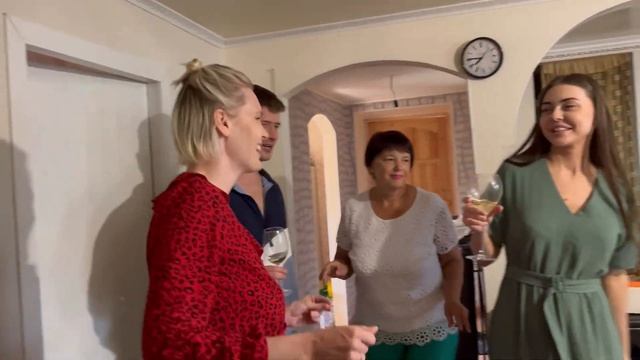 Мой ДР/ Девчонки красятся/Поют все??/Гуляем! смотреть онлайн