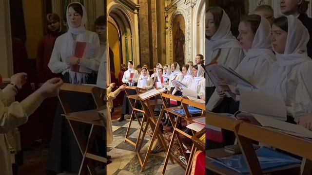 "Христос Воскресе... " во время причастия смотреть онлайн