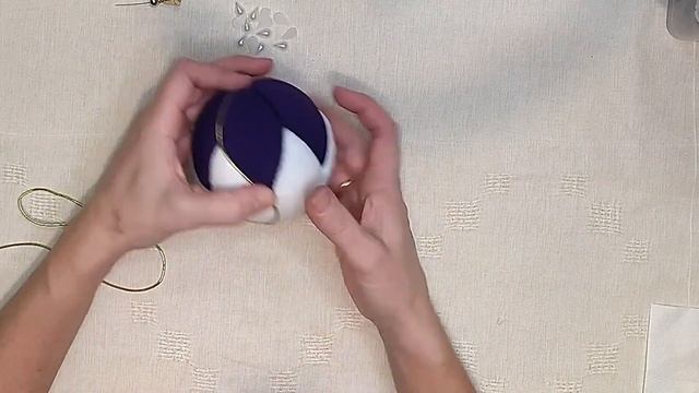 Как сделать новогодние шары на елку своими руками. Елочные игрушки из пенопластового шара смотреть онлайн