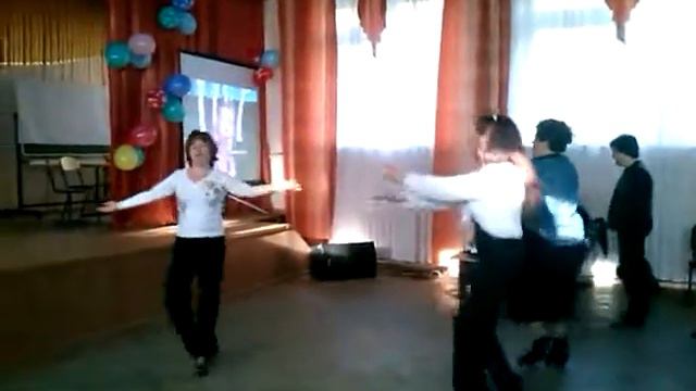 Учителя празднуют 8 марта. школа№15 смотреть онлайн