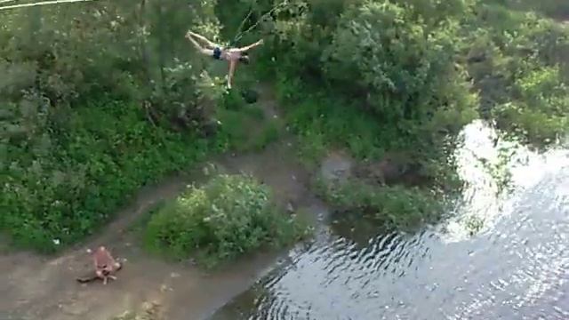 "RopeJumping команда "Sky" (Бобруйск). Прыжки с верёвкой. Щатковский мост. 16 м. 06.07.2013. смотреть онлайн