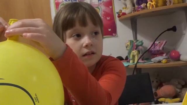 இЛизаветкаஇ и мурлыка - смайлик - делаем ГИГАНТСКИЙ антистресс смотреть онлайн