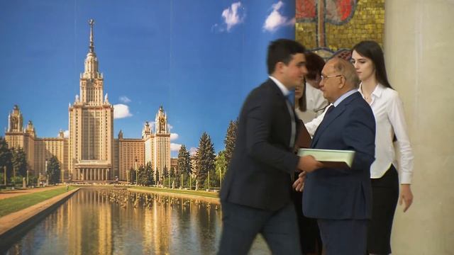 Вручение дипломов с отличием выпускникам Экономического факультета МГУ 2019 смотреть онлайн