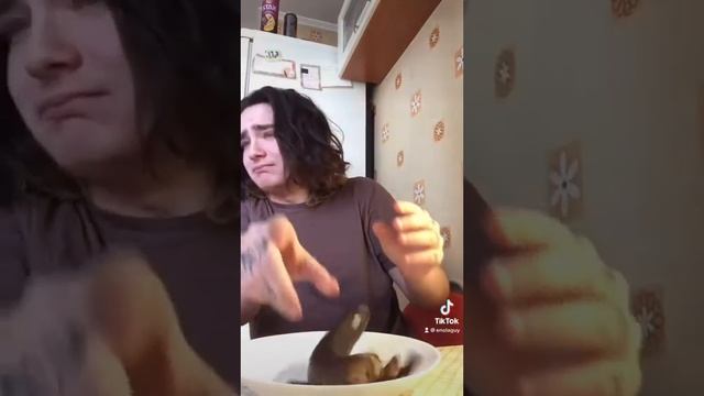Что внутри гнилого банана ? смотреть онлайн