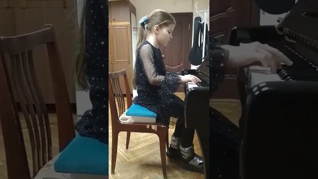 Петрова Ульяна Э. Григ "Вальс" смотреть онлайн
