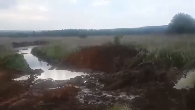 Незаконный слив отходов у села Уварово смотреть онлайн
