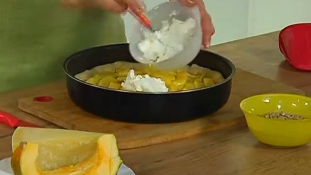 Что Есть. Пирог с тыквой, сыром и семечками смотреть онлайн