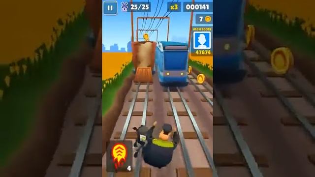 Играем в игру "Subway Surf" смотреть онлайн