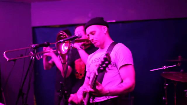 Brave Rocktes - Лучшая Девушка в мире @ Вечерняя Школа 27.10.2017 смотреть онлайн
