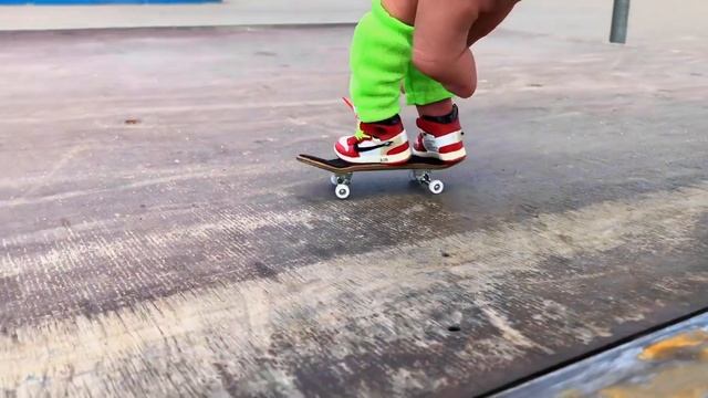 Finger Skateboard Skatepark Tricks Tech Deck Finger dancing Finger Boarding смотреть онлайн