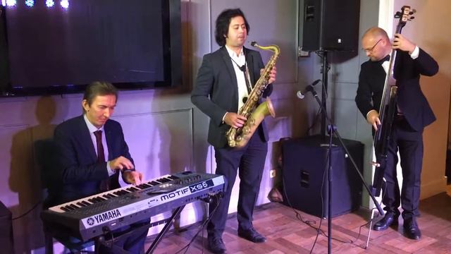 Santa Claus Is Coming To Town. Jazz Systems trio. Джаз на Новый Год в СПб смотреть онлайн