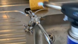 КАК БЫСТРО ОТКРУТИТЬ ПРИКИПЕВШУЮ КРАН-БУКСУ!ПРОВЕРНО!