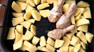 Куриные ножки в духовке с картошкой) Как запечь курицу с картошкой в духовке.