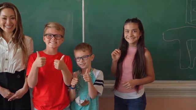 🔴Listening Practice: Easy English Lesson for Beginners - 🎧 Educa tu oido Oyendo inglés #17 смотреть онлайн