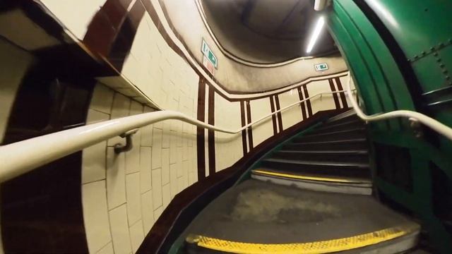 London Underground First Person Journey - Queen's Park To Notting Hill Gate