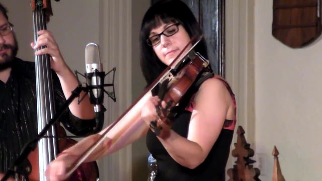 April Verch Band - A Riverboat's Gone - Bumblebee in a Jug смотреть онлайн