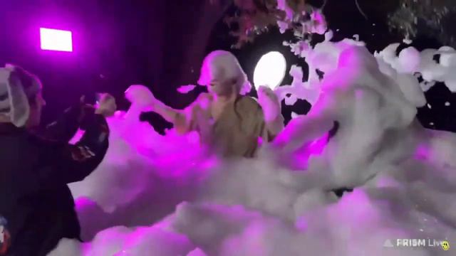 ПЕННАЯ ВЕЧЕРИНКА У ХОЗЯЕВОВ/ПЛОХОЙ ПАРЕНЬ В ПЕНЕ /ШУЧКА ОТ РОСТИКА смотреть онлайн