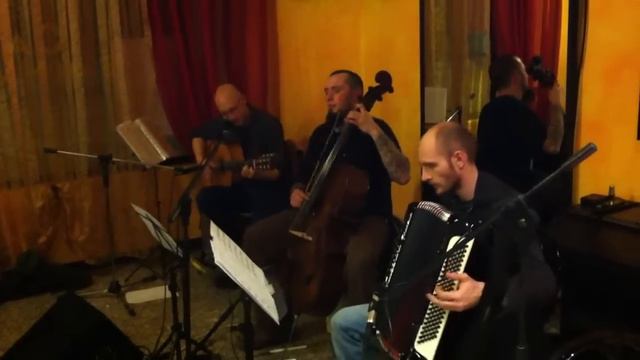 Radio Duende (aka Trio Banane) - Libertango (A. Piazzolla) смотреть онлайн