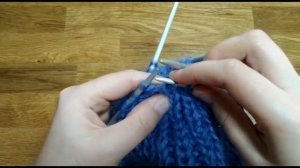 ПРОСТОЕ ЗАКРЫТИЕ МАКУШКИ ШАПКИ СВЯЗАННОЙ РЕЗИНКОЙ 1НА1