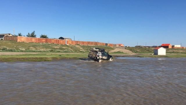 Scary River Crossing in Mongolia | Toyota Land Cruiser Prado 120 | Driving From Europe To Singapore смотреть онлайн
