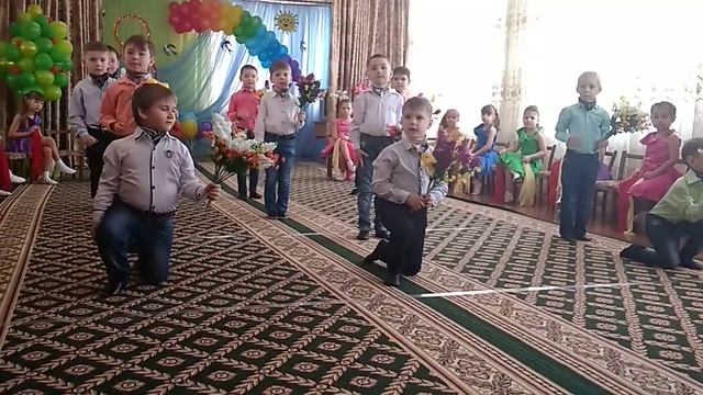 Танец мальчиков с цветами смотреть онлайн