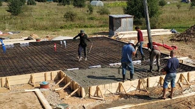 Монолитная плита фундамента - процесс заливки бетона. День 12 из 40. смотреть онлайн