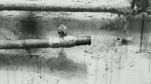 Прочистка трубы холодной воды.