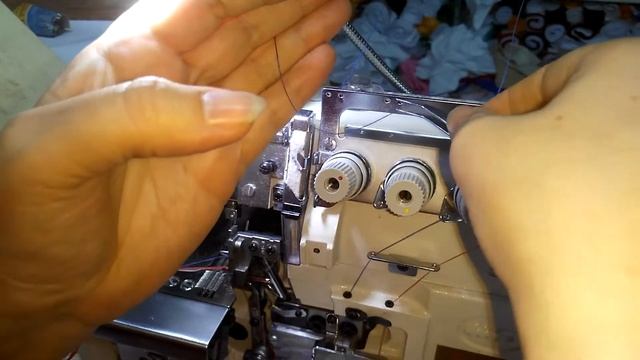 Заправка нитей в 4-х ниточный оверлок смотреть онлайн