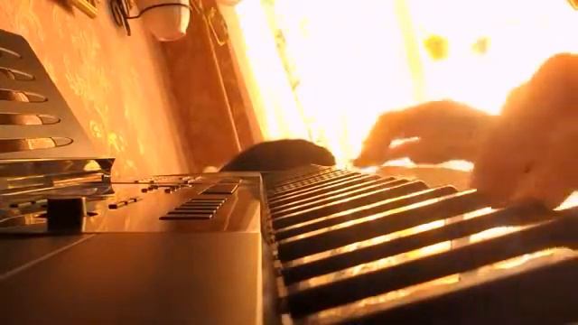 Красивая мелодия Игра на синтезаторе смотреть онлайн