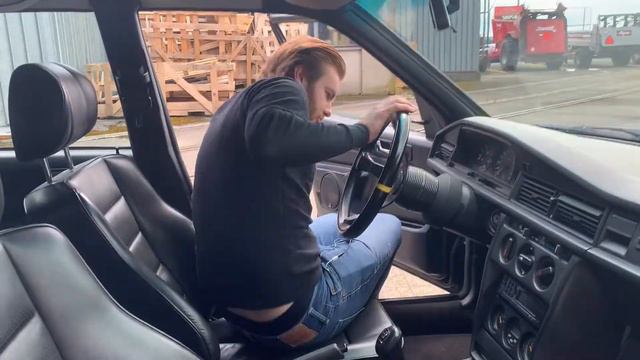 Présentation Mercedes 190E Evo II, back to the 80’s смотреть онлайн