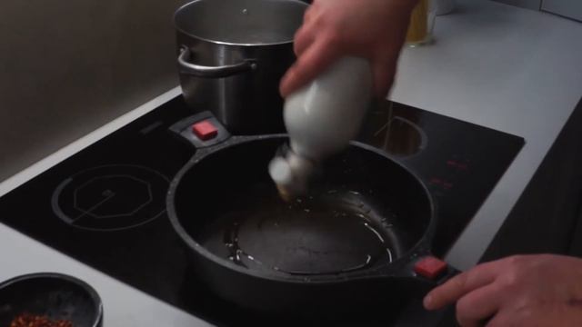 Спагетти с песто, цукини и карамелизованными черри смотреть онлайн