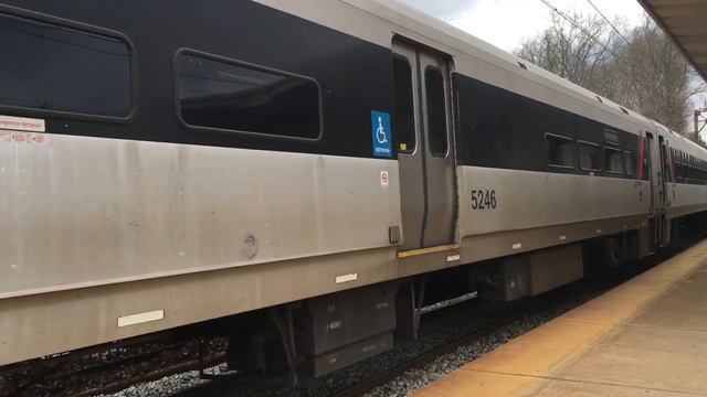 NJT comet train at Maplewood, NJ 4/15/17 plus RARE 11 Car Arrow iii deadhead move!! смотреть онлайн