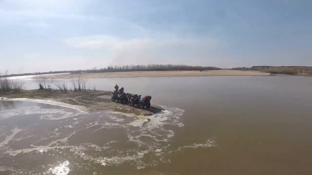 Взгляд на квадроциклы со стороны FPV квадрокоптера и реальный тест драйв снегоболотохода ФанТом смотреть онлайн