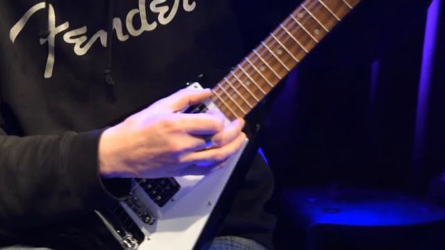 Epiphone un Gibson "Flying V" modeļu apskats смотреть онлайн