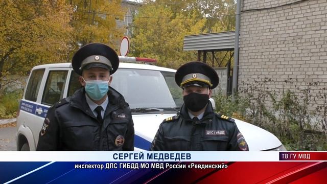 Камеры засняли грабителя, который выхватил деньги возле банкомата