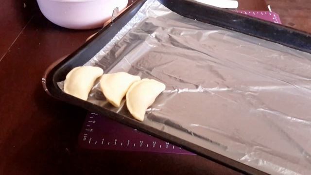 Ролик-пресс.Для вырезания кружков из теста.Тестирую кухонный гаджет за 100 р. Я довольна. смотреть онлайн