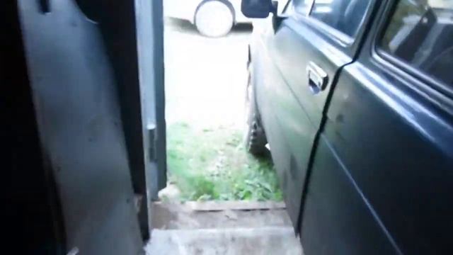 быстрый способ открыть капот на ниве,при обрыве тросика капота смотреть онлайн