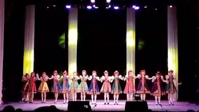 хоровод. Степанец Ольга Викторовна. Хореографический ансамбль в Зазеркалье.