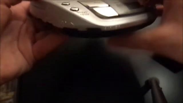 Sony Discman D-F411 Review / Demonstration смотреть онлайн