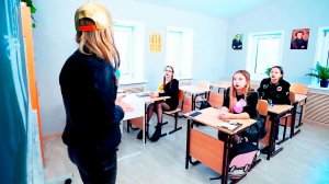 Бунт в школе! Кто Станет Лидером Бунтарок? Смешные Ситуации с Друзьями в Школе. Мы Семья - Лучшее!