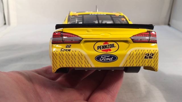 Review: 2018 Joey Logano #22 Pennzoil Ford Fusion 1/24 Elite NASCAR Diecast смотреть онлайн