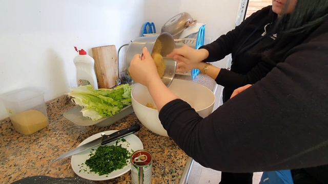 Vlog: Готовим на обед котлеты из чечевицы и булгура (mercimek köftesi).Турция 2024. смотреть онлайн