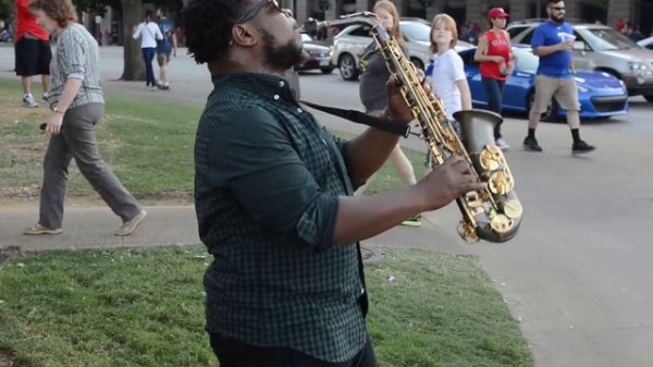 ФАНК НА САКСОФОНЕ ► Крутой Уличный Музыкант Uptown Funk