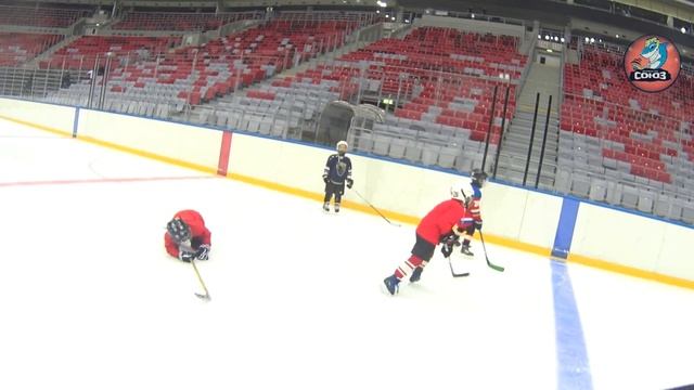 Тренировка младшей группы ХК "СОЮЗ" смотреть онлайн