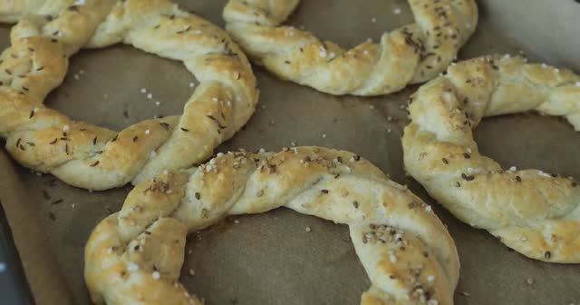 Всего 3 ингредиента и 20 минут Вашего времени. Показываю, как приготовить превосходные соленые бубли