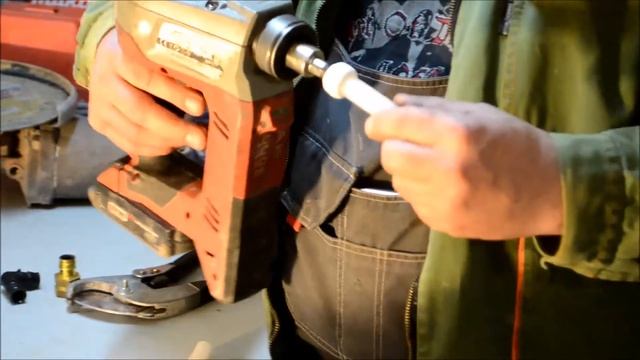 Фитинги Uponor. Монтаж с помощью расширительного инструмента. смотреть онлайн