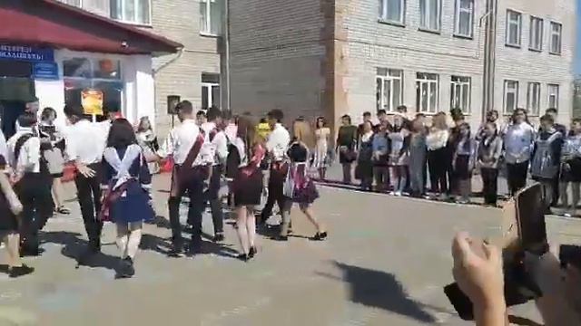 последний звонок Башкирская гимназия с. Учалы 2021