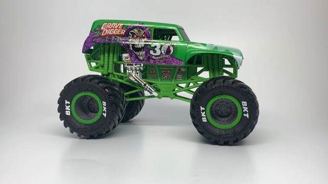 SPIN MASTER MONSTER JAM SERIES 6 | 1:24 SCALE смотреть онлайн