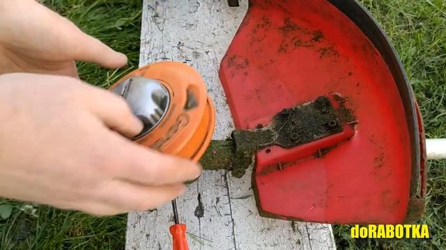 Как снять косильную головку с мотокосы, электрокосы, триммера. Як зняти катушку з косарки. doRABOTK смотреть онлайн