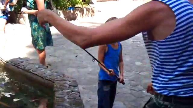 Случай на рыбалке. Повезло так повезло! Золотая рыбка поймана! смотреть онлайн